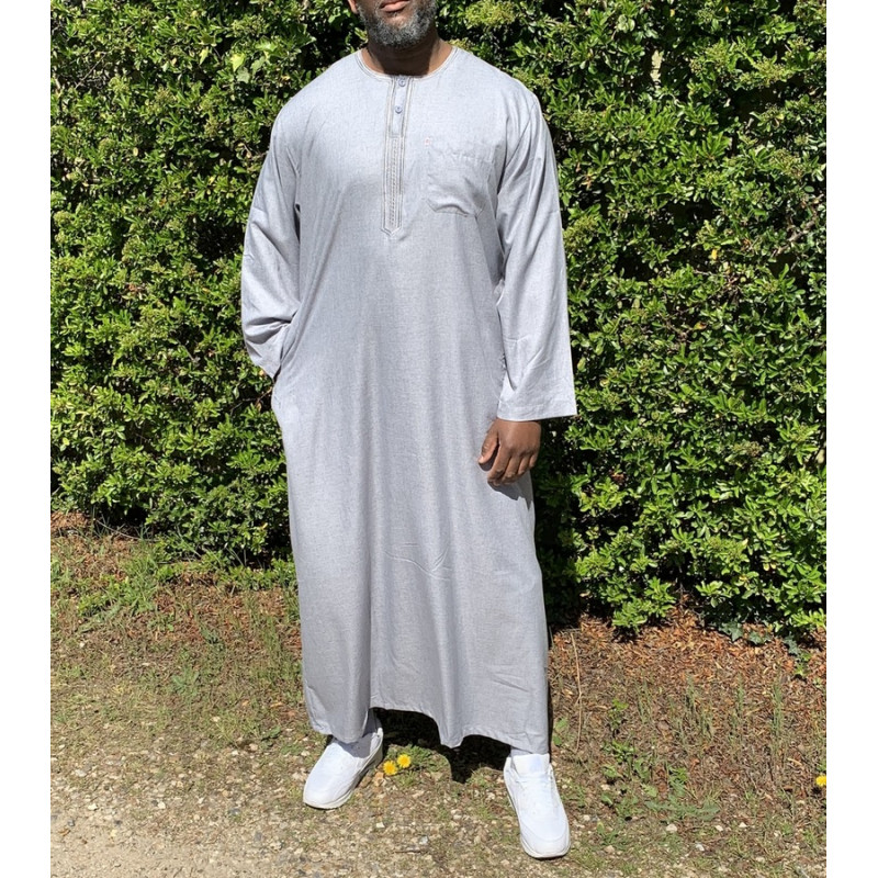 Qamis Long Omani Sans Col - Tissu Coton Gris Clair - Manche Longue Style Ikaf -Afaq Qamis Long Omani Sans Col - Tissu Coton Gris Clair - Manche Longue Style Ikaf -Afaq