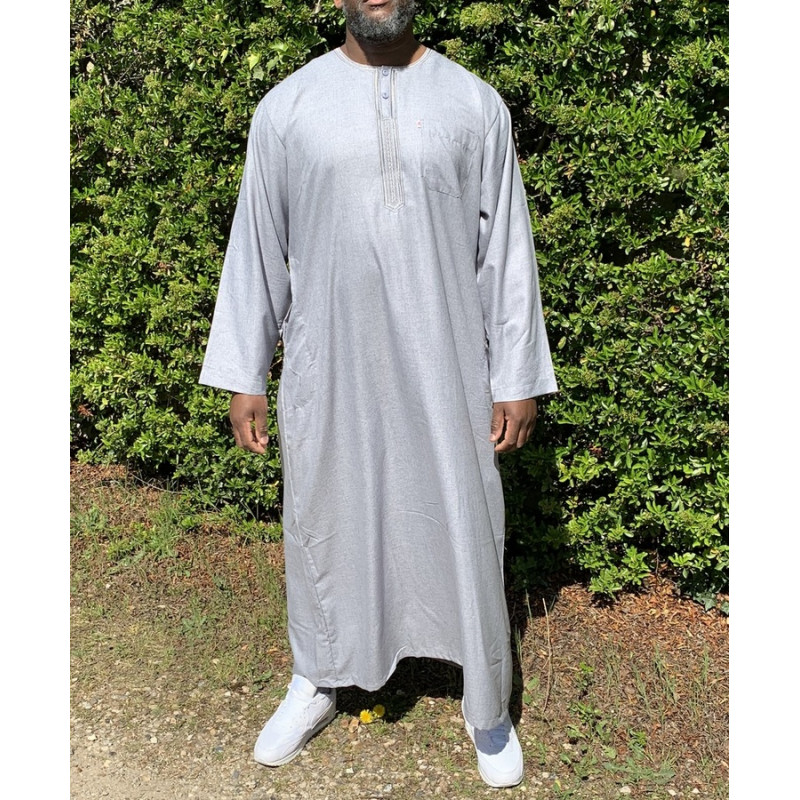Qamis Long Omani Sans Col - Tissu Coton Gris Clair - Manche Longue Style Ikaf -Afaq Qamis Long Omani Sans Col - Tissu Coton Gris Clair - Manche Longue Style Ikaf -Afaq