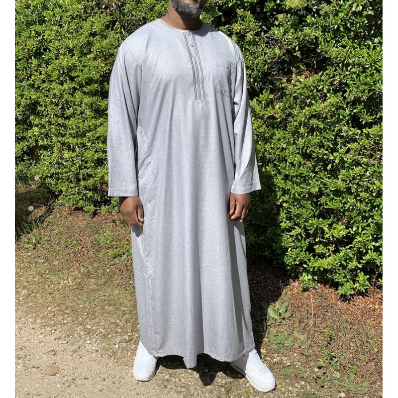 Qamis Long Omani Sans Col - Tissu Coton Gris Clair - Manche Longue Style Ikaf -Afaq Qamis Long Omani Sans Col - Tissu Coton Gris Clair - Manche Longue Style Ikaf -Afaq