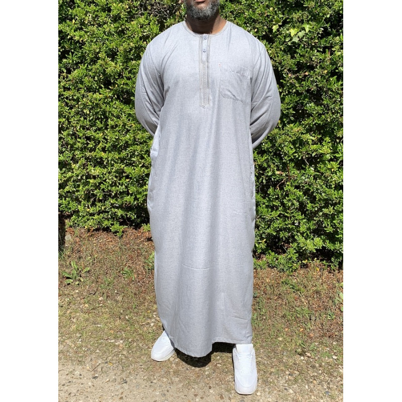 Qamis Long Omani Sans Col - Tissu Coton Gris Clair - Manche Longue Style Ikaf -Afaq Qamis Long Omani Sans Col - Tissu Coton Gris Clair - Manche Longue Style Ikaf -Afaq