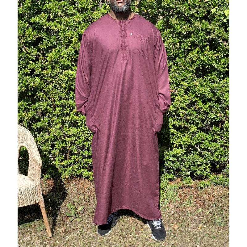 Qamis Long Omani Sans Col - Tissu Coton Bordeaux - Manche Longue Style Ikaf -Afaq Qamis Long Omani Sans Col - Tissu Coton Bordeaux - Manche Longue Style Ikaf -Afaq