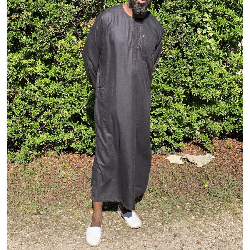 Qamis Long Omani Sans Col - Tissu Coton Noir - Manche Longue Style Ikaf -Afaq Qamis Long Omani Sans Col - Tissu Coton Noir - Manche Longue Style Ikaf -Afaq