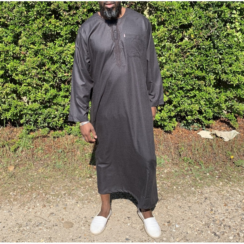 Qamis Long Omani Sans Col - Tissu Coton Noir - Manche Longue Style Ikaf -Afaq Qamis Long Omani Sans Col - Tissu Coton Noir - Manche Longue Style Ikaf -Afaq