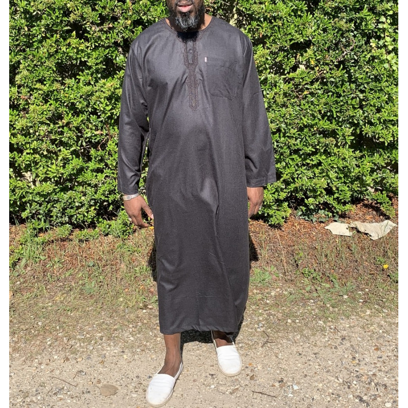 Qamis Long Omani Sans Col - Tissu Coton Noir - Manche Longue Style Ikaf -Afaq Qamis Long Omani Sans Col - Tissu Coton Noir - Manche Longue Style Ikaf -Afaq