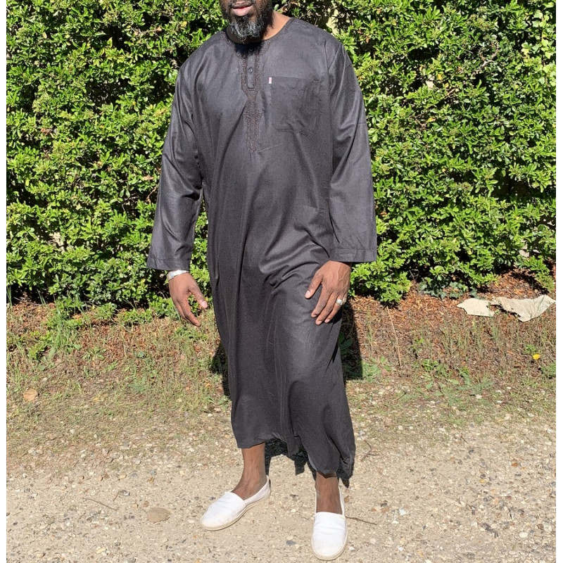 Qamis Long Omani Sans Col - Tissu Coton Noir - Manche Longue Style Ikaf -Afaq Qamis Long Omani Sans Col - Tissu Coton Noir - Manche Longue Style Ikaf -Afaq