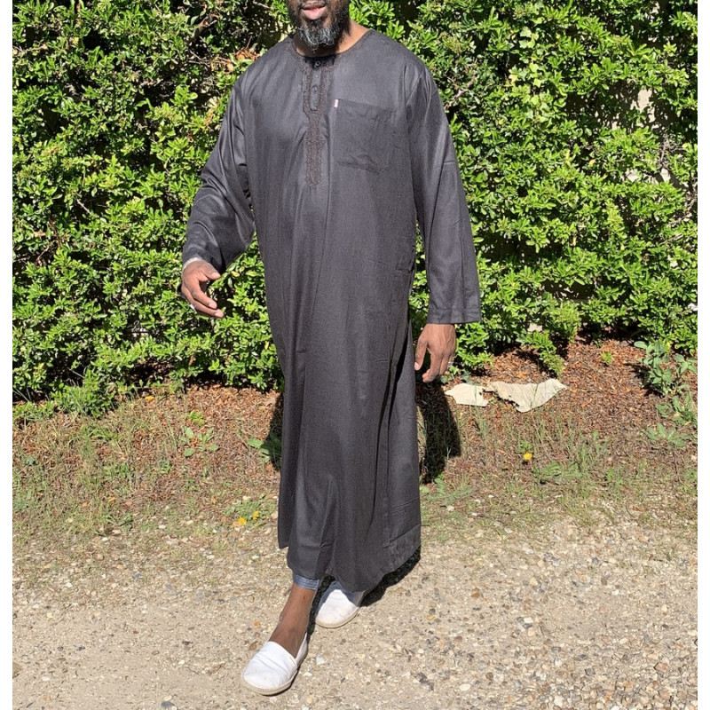 Qamis Long Omani Sans Col - Tissu Coton Noir - Manche Longue Style Ikaf -Afaq Qamis Long Omani Sans Col - Tissu Coton Noir - Manche Longue Style Ikaf -Afaq