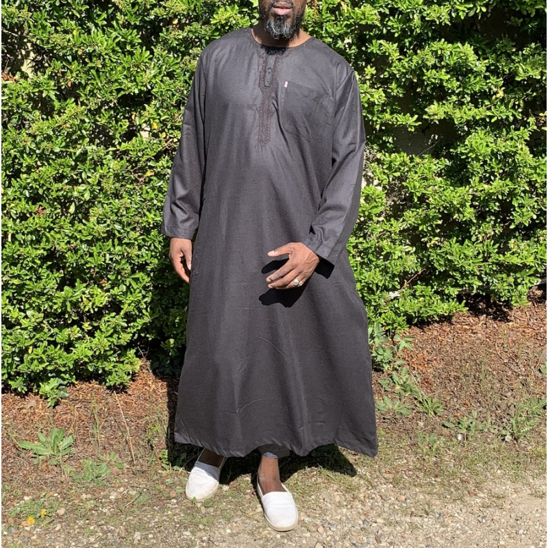 Qamis Long Omani Sans Col - Tissu Coton Noir - Manche Longue Style Ikaf -Afaq Qamis Long Omani Sans Col - Tissu Coton Noir - Manche Longue Style Ikaf -Afaq