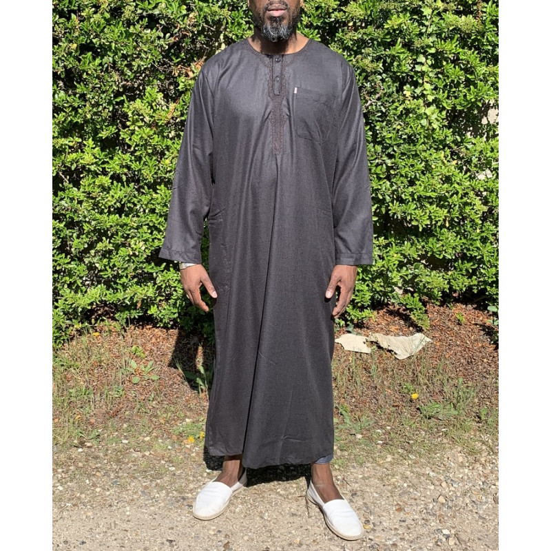 Qamis Long Omani Sans Col - Tissu Coton Noir - Manche Longue Style Ikaf -Afaq Qamis Long Omani Sans Col - Tissu Coton Noir - Manche Longue Style Ikaf -Afaq