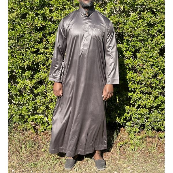 Qamis Long Saoudien De Luxe à Col - Tissu Glacé Kaki - Manche Longue Style Haramain ou Daffah -Afaq