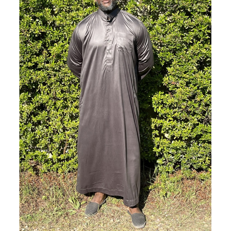 Qamis Long Saoudien De Luxe à Col - Tissu Glacé Kaki - Manche Longue Style Haramain ou Daffah -Afaq