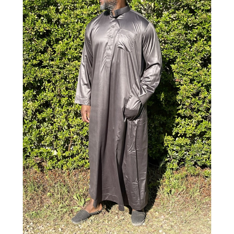 Qamis Long Saoudien De Luxe à Col - Tissu Glacé Kaki - Manche Longue Style Haramain ou Daffah -Afaq