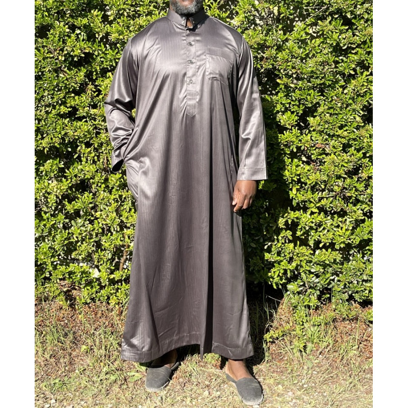 Qamis Long Saoudien De Luxe à Col - Tissu Glacé Kaki - Manche Longue Style Haramain ou Daffah -Afaq