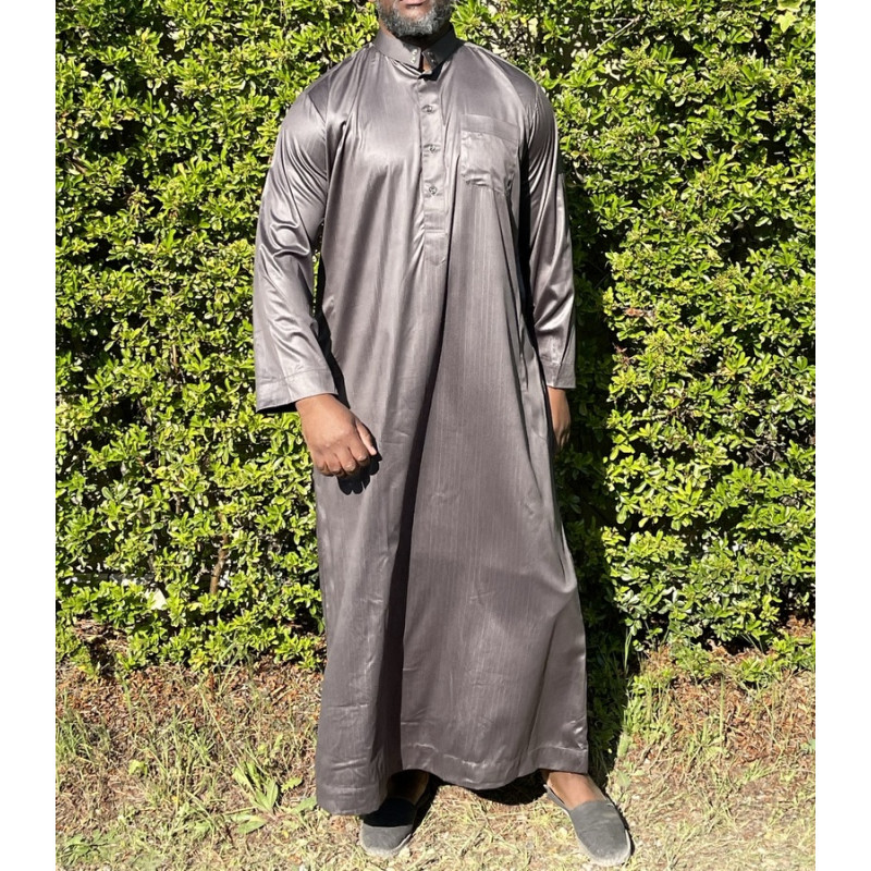 Qamis Long Saoudien De Luxe à Col - Tissu Glacé Kaki - Manche Longue Style Haramain ou Daffah -Afaq