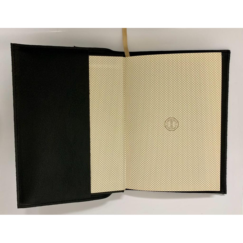 Protège Coran ou Livre - Format : 14,50 x 20 cm - Noir -- Simili Cuir - Edition Sana Protège Coran ou Livre - Format : 14,50 x 20 cm - Noir -- Simili Cuir - Edition Sana