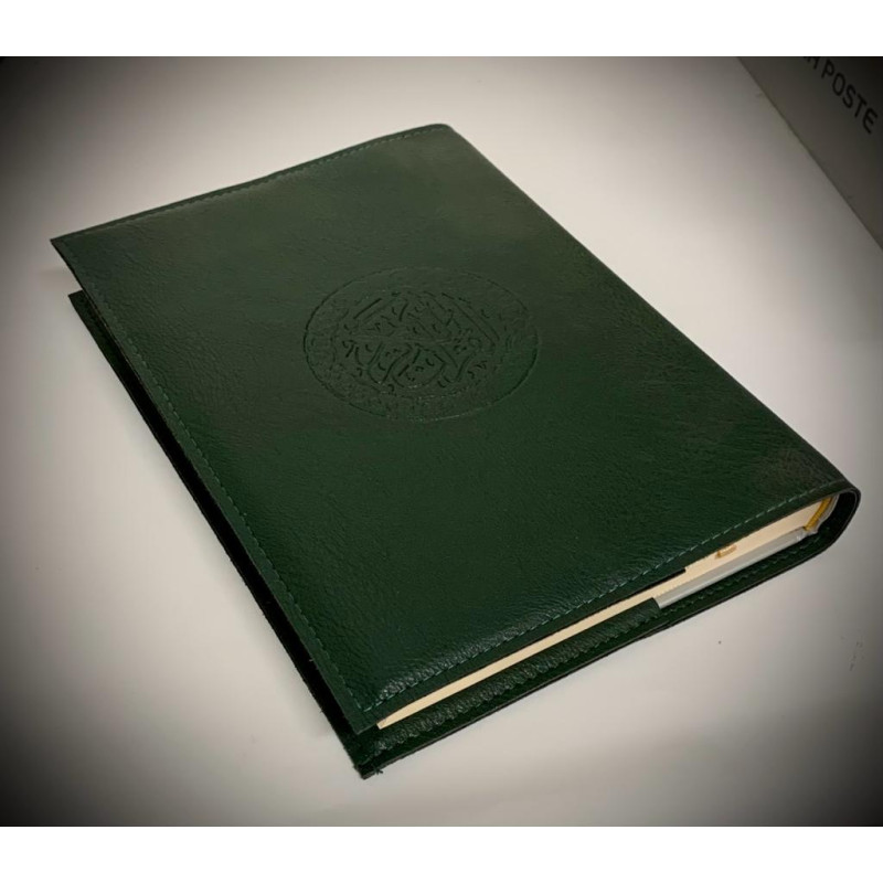 Protège Coran ou Livre - Format : 26 x 20 cm - Vert - Simili Cuir - Edition Sana Protège Coran ou Livre - Format : 26 x 20 cm - Vert - Simili Cuir - Edition Sana