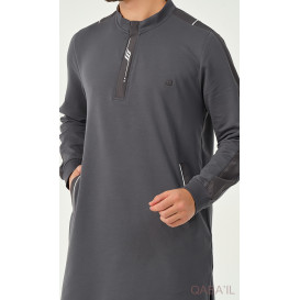 Qamis Court Gris Anthracite avec Broderie Blanche - Qaba'il : Subtile 