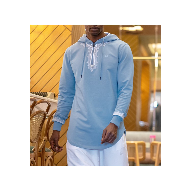 Sweat Bleu Ciel et Broderie Blanche - Qaba'il : Etniz MA W24