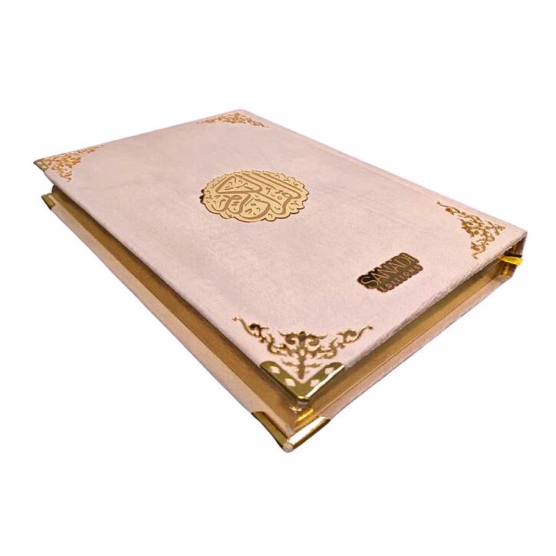 Coran Bilingue Couverture en Daim de Luxe avec Dorure - Fr/Ar avec QR Code - Éditions Sanadi - Rose Pâle en 2 Tailles