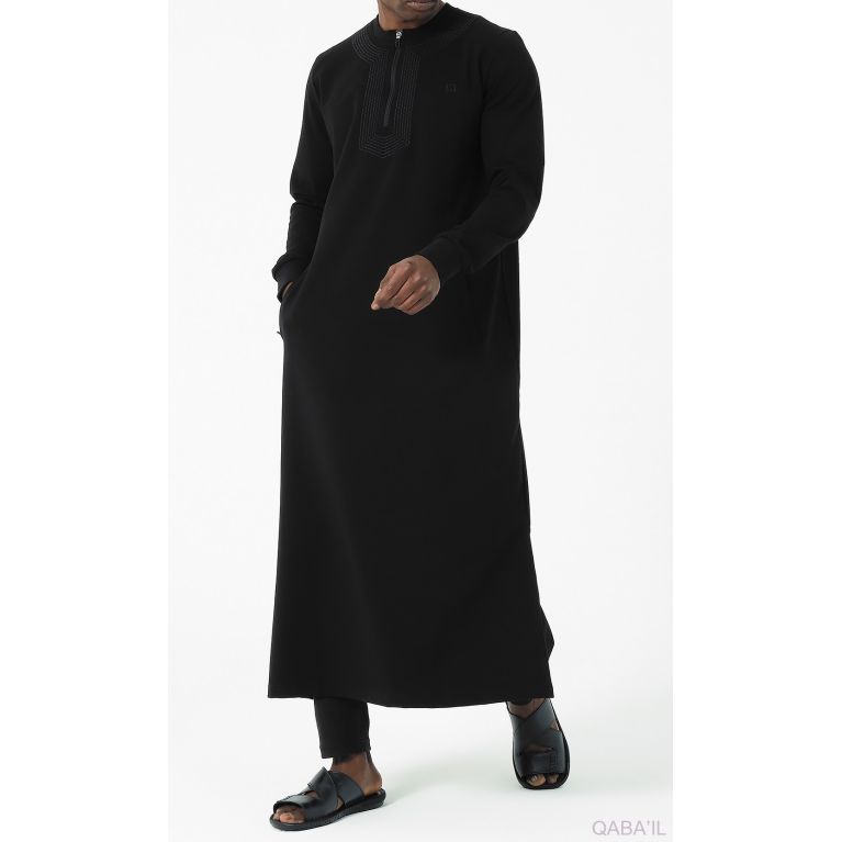 Qamis Noir Long et Broderie Ton sur Ton - Qaba'il : AMWAJ 