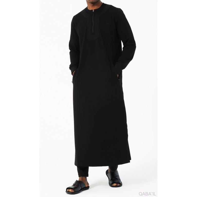 Qamis Noir Long et Broderie Ton sur Ton - Qaba'il : AMWAJ 