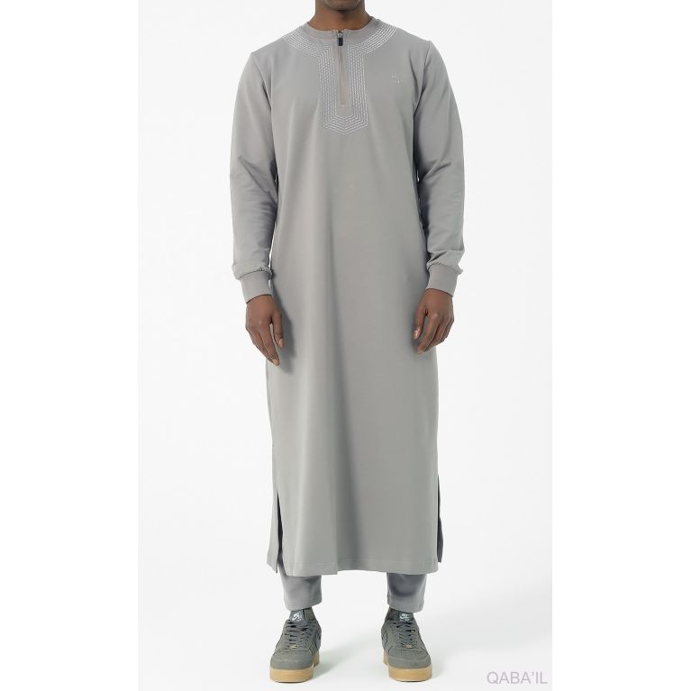 Qamis Gris Long et Broderie Ton sur Ton - Qaba'il : AMWAJ 