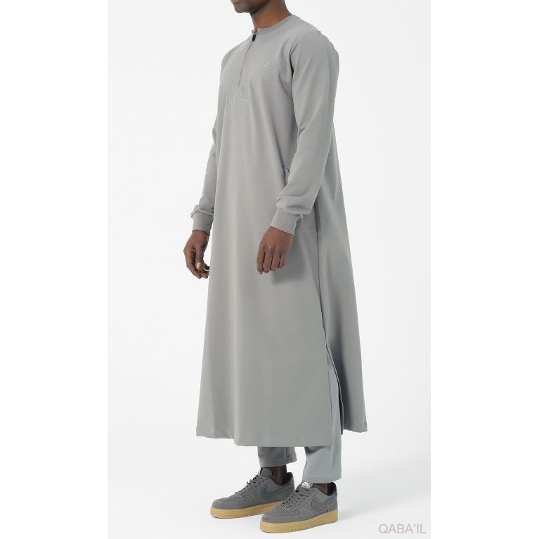 Qamis Gris Long et Broderie Ton sur Ton - Qaba'il : AMWAJ