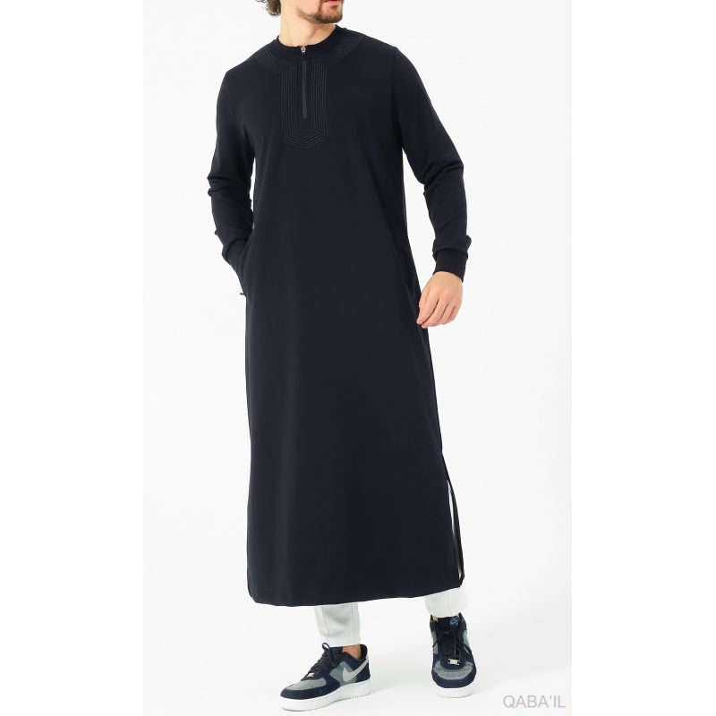 Qamis Bleu Nuit Long et Broderie Ton sur Ton - Qaba'il : AMWAJ 