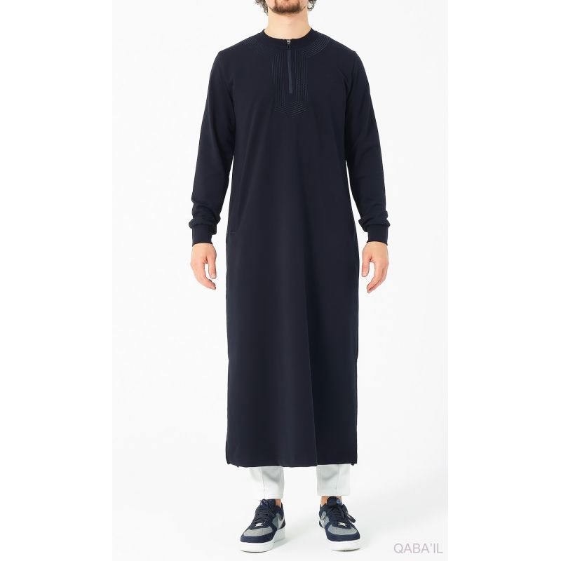 Qamis Bleu Nuit Long et Broderie Ton sur Ton - Qaba'il : AMWAJ 