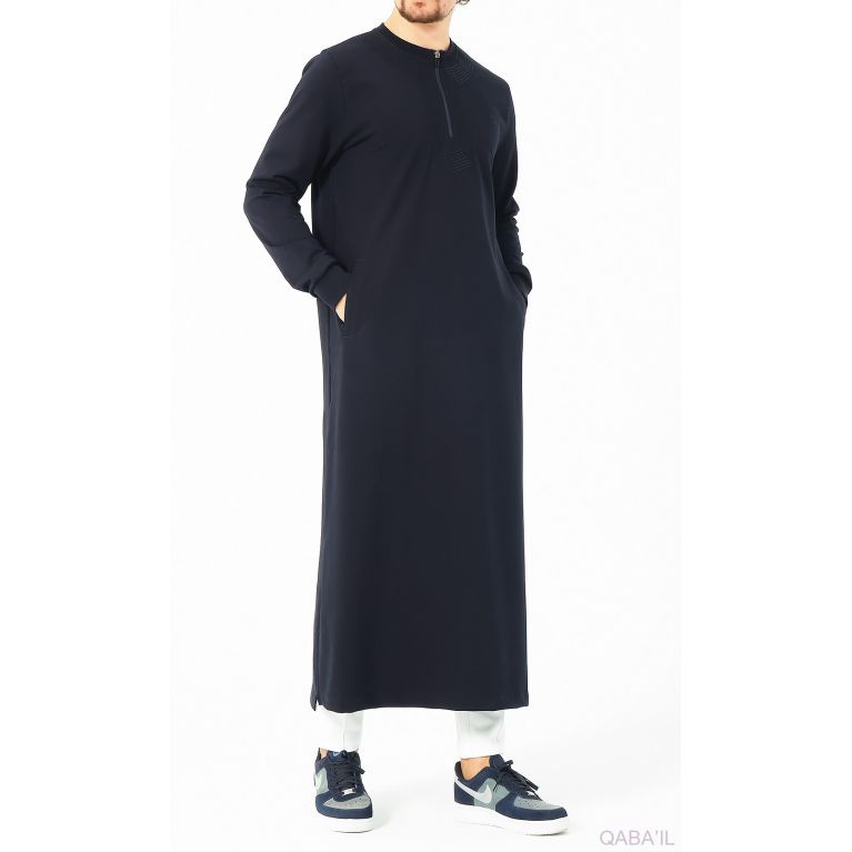 Qamis Bleu Nuit Long et Broderie Ton sur Ton - Qaba'il : AMWAJ 