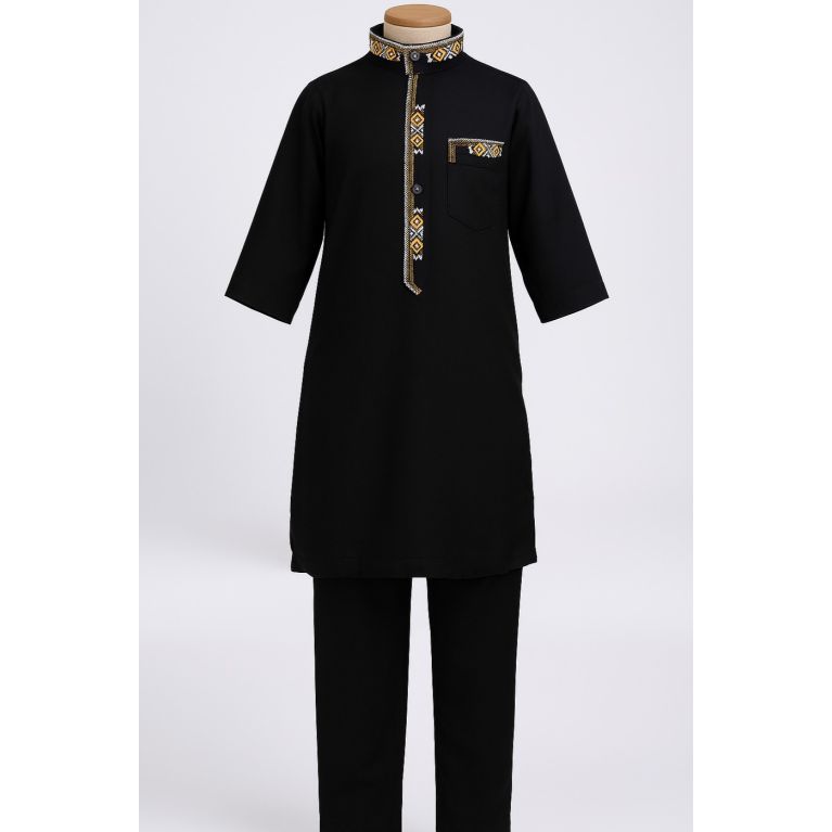 Qamis Enfant Noir et Brodé avec son Pantalon de 4 à 15 ans Qamis Enfant Noir et Brodé avec son Pantalon de 4 à 15 ans