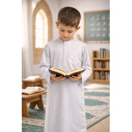 Qamis Enfant– Tissu Glacé Coréen – Col Rond – Manches Longues – Soundouss